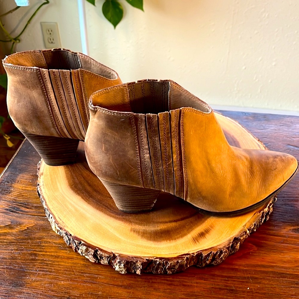 🎉SPLENDID - Leather Booties! Gently used. 💓